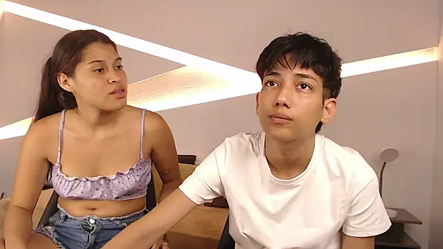 Snapshot of hot_little_bunny chatting on January 2025 09:08:02 PM hot little bunny online show from January 2025 09:08:02 PM