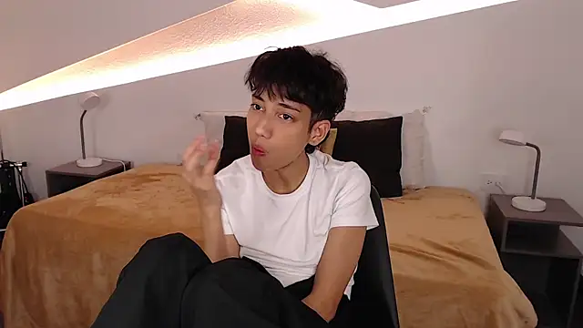 Snapshot of hot_little_bunny chatting on February 2025 09:34:02 PM hot little bunny online show from February 2025 09:34:02 PM