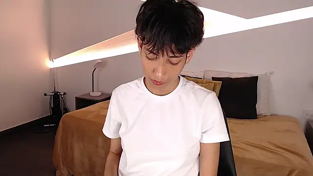 Snapshot of hot_little_bunny chatting on February 2025 12:36:02 AM hot little bunny online show from February 2025 12:36:02 AM