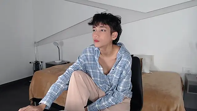 Snapshot of hot_little_bunny chatting on February 2025 09:29:01 PM hot little bunny online show from February 2025 09:29:01 PM