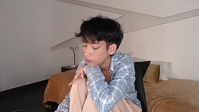 Snapshot of hot_little_bunny chatting on February 2025 12:33:01 AM hot little bunny online show from February 2025 12:33:01 AM