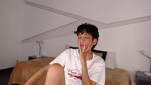 Snapshot of hot_little_bunny chatting on February 2025 11:58:02 PM hot little bunny online show from February 2025 11:58:02 PM