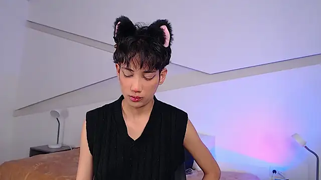 Snapshot of hot_little_bunny chatting on February 2025 08:42:02 PM hot little bunny online show from February 2025 08:42:02 PM