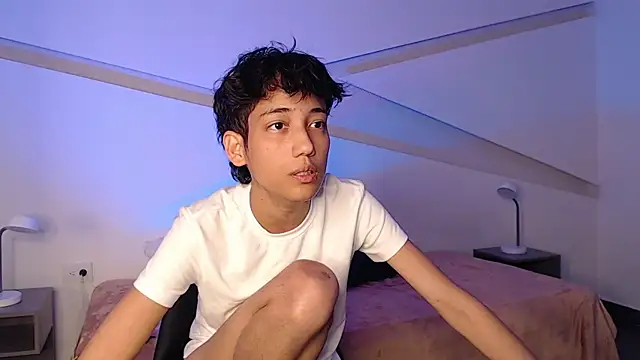 Snapshot of hot_little_bunny chatting on February 2025 11:41:01 PM hot little bunny online show from February 2025 11:41:01 PM