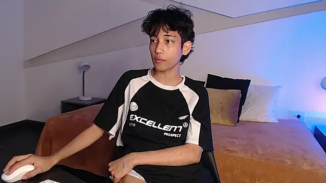 Snapshot of hot_little_bunny chatting on February 2025 11:30:01 PM hot little bunny online show from February 2025 11:30:01 PM