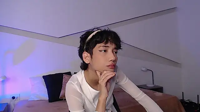 Snapshot of hot_little_bunny chatting on February 2025 08:22:02 PM hot little bunny online show from February 2025 08:22:02 PM