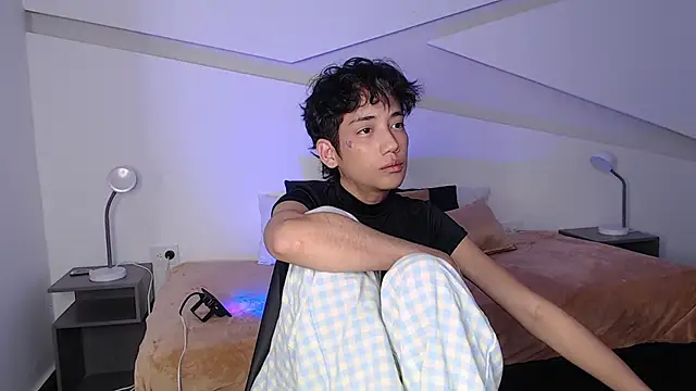 Snapshot of hot_little_bunny chatting on March 2025 12:31:01 AM hot little bunny online show from March 2025 12:31:01 AM