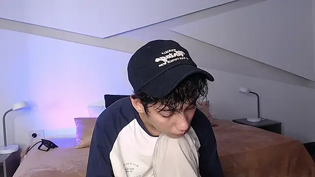 Snapshot of hot_little_bunny chatting on March 2025 09:27:02 PM hot little bunny online show from March 2025 09:27:02 PM