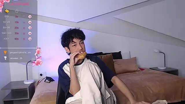 Snapshot of hot_little_bunny chatting on March 2025 12:33:02 AM hot little bunny online show from March 2025 12:33:02 AM