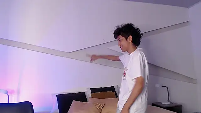 Snapshot of hot_little_bunny chatting on March 2025 09:37:01 PM hot little bunny online show from March 2025 09:37:01 PM