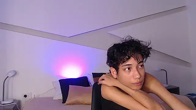 Snapshot of hot_little_bunny chatting on March 2025 09:24:01 PM hot little bunny online show from March 2025 09:24:01 PM