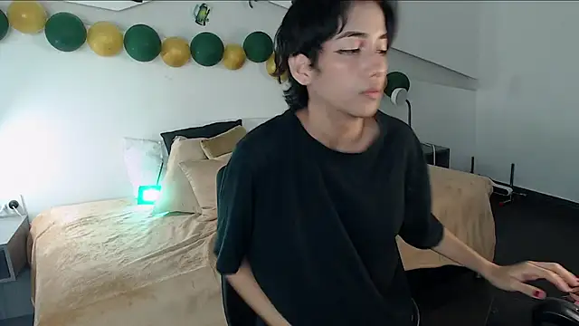 Snapshot of hot_little_bunny chatting on March 2025 11:54:02 PM hot little bunny online show from March 2025 11:54:02 PM