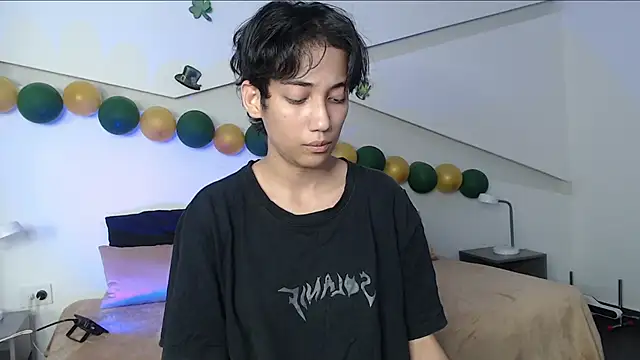 Snapshot of hot_little_bunny chatting on March 2025 08:37:01 PM hot little bunny online show from March 2025 08:37:01 PM