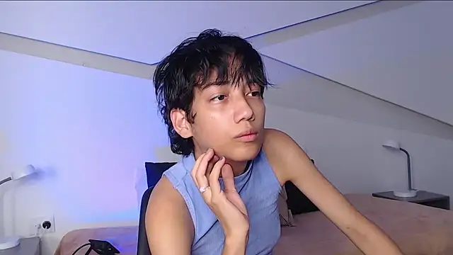 Snapshot of hot_little_bunny chatting on March 2025 09:02:02 PM hot little bunny online show from March 2025 09:02:02 PM