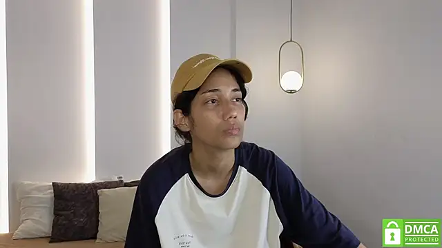 Snapshot of hot_little_bunny chatting on September 2025 09:05:02 PM hot little bunny online show from September 2025 09:05:02 PM