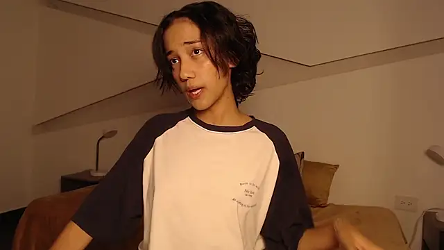 Snapshot of hot_little_bunny chatting on September 2025 08:35:01 PM hot little bunny online show from September 2025 08:35:01 PM