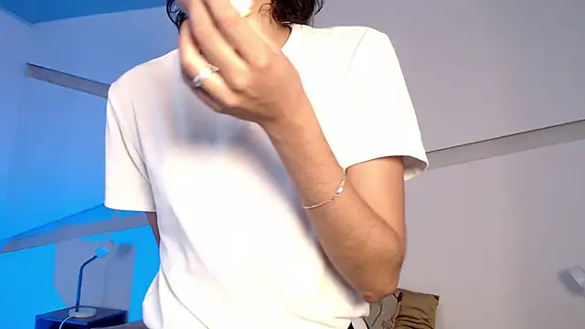 Snapshot of hot_little_bunny chatting on October 2025 08:53:02 PM hot little bunny online show from October 2025 08:53:02 PM