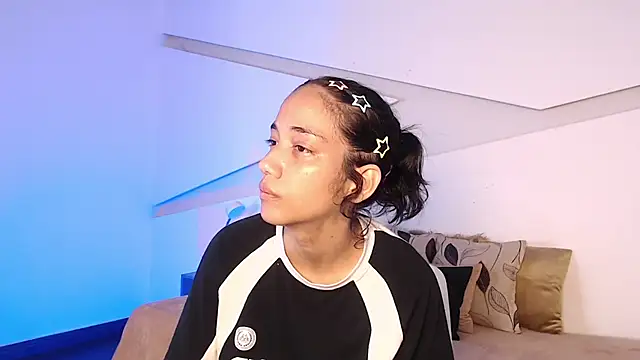 Snapshot of hot_little_bunny chatting on October 2025 08:51:02 PM hot little bunny online show from October 2025 08:51:02 PM