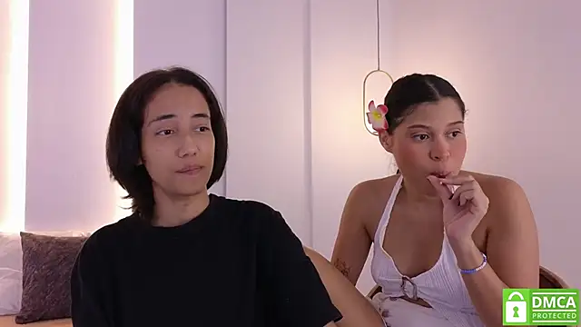 Snapshot of hot_little_bunny chatting on October 2025 09:38:01 PM hot little bunny online show from October 2025 09:38:01 PM