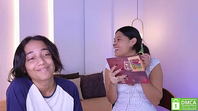 Snapshot of hot_little_bunny chatting on October 2025 09:05:02 PM hot little bunny online show from October 2025 09:05:02 PM