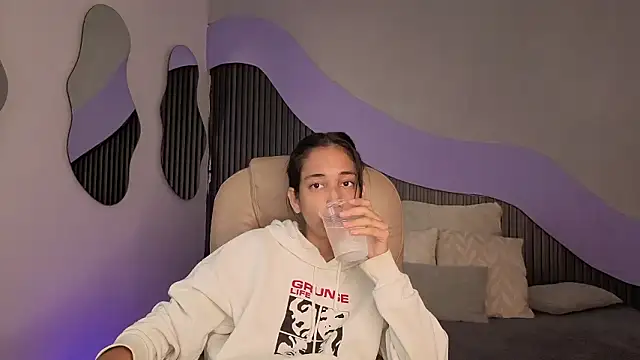 hot little bunny online show from March 2026 10:16:02 PM