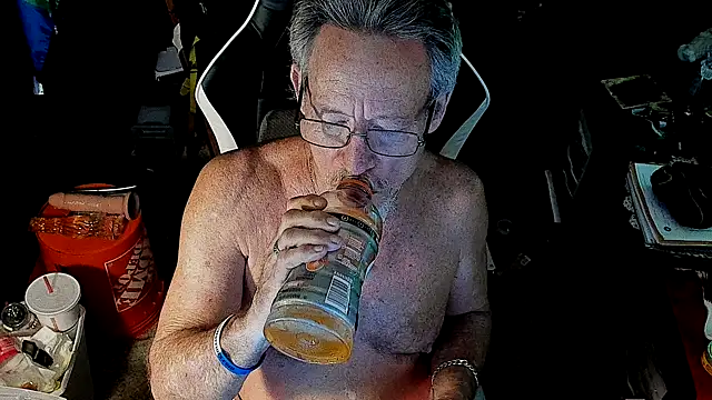 Snapshot of Daddysthick chatting on November 2025 06:56:01 AM Daddysthick online show from November 2025 06:56:01 AM