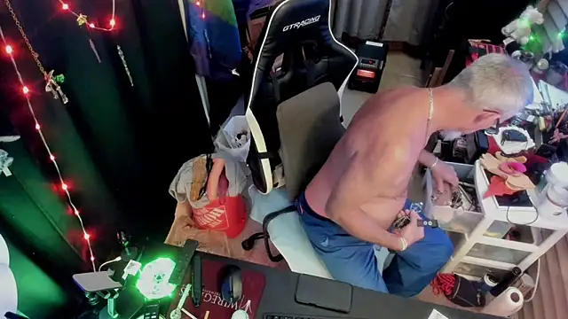 Snapshot of Daddysthick chatting on November 2025 05:21:02 AM Daddysthick online show from November 2025 05:21:02 AM