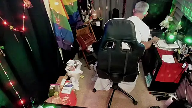 Snapshot of Daddysthick chatting on December 2025 07:35:01 AM Daddysthick online show from December 2025 07:35:01 AM