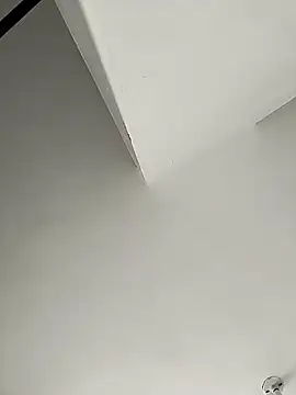 Snapshot of Yelly chatting on February 2026 06:13:01 PM Yelly online show from February 2026 06:13:01 PM