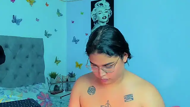 Snapshot of mabellfox chatting on December 2024 09:42:02 PM mabellfox online show from December 2024 09:42:02 PM