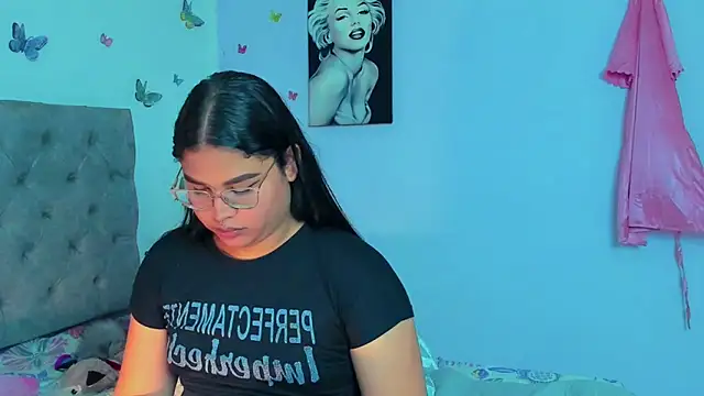 Snapshot of mabellfox chatting on December 2024 11:16:01 PM mabellfox online show from December 2024 11:16:01 PM