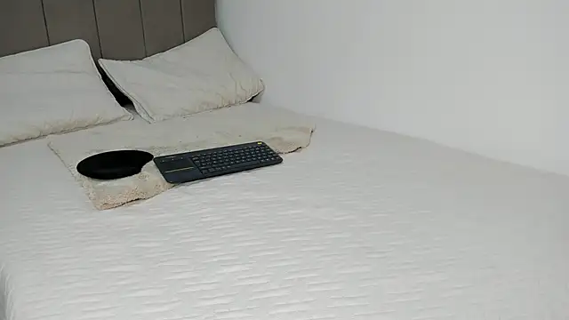 soyamandaa  online show from April 2026 11:36:01 PM