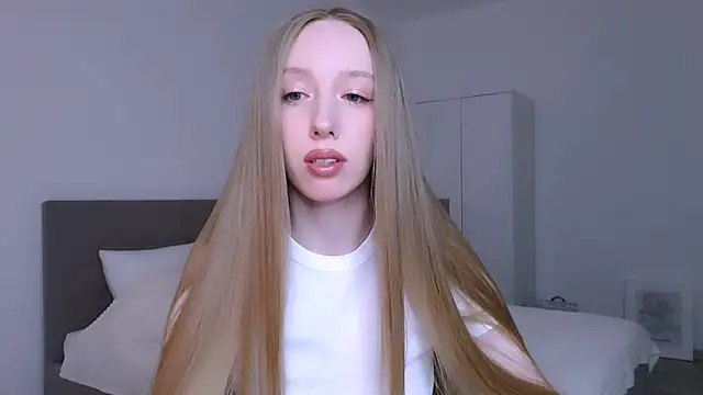 Luna insniity online show from April 2026 09:12:02 PM