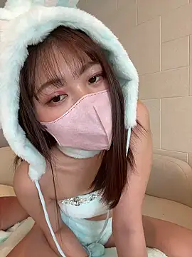 Snapshot of SUZU_ chatting on June 2026 01:05:01 AM SUZU online show from June 2026 01:05:01 AM