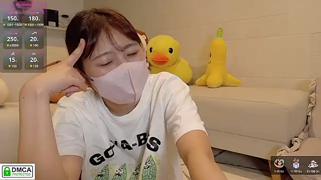 Snapshot of SUZU_ chatting on June 2026 02:14:01 PM SUZU online show from June 2026 02:14:01 PM
