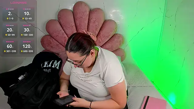 Snapshot of NiickyJones chatting on February 2026 10:24:02 PM NiickyJones online show from February 2026 10:24:02 PM