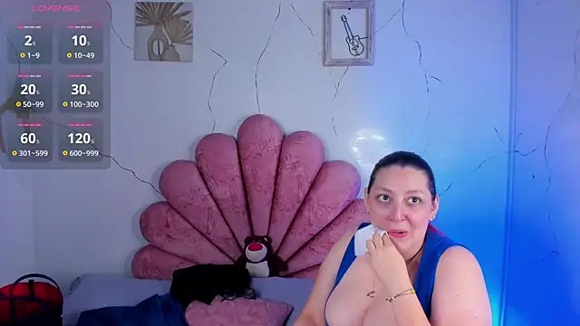 Snapshot of NiickyJones chatting on February 2026 12:06:02 AM NiickyJones online show from February 2026 12:06:02 AM