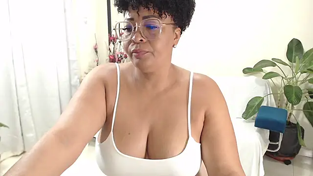 AmbarSofhia online show from February 2025 11:30:01 PM