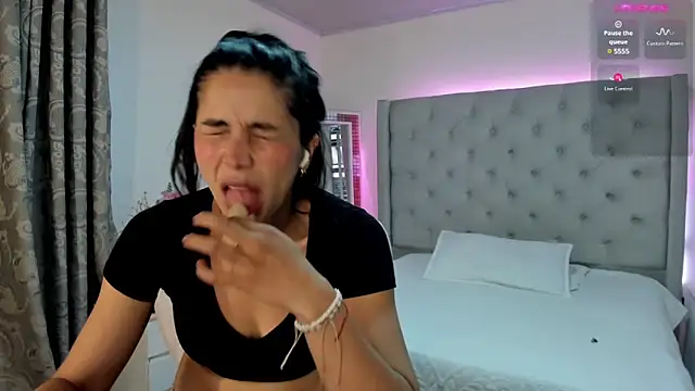 Snapshot of andykiuty chatting on March 2025 08:22:01 PM andykiuty online show from March 2025 08:22:01 PM