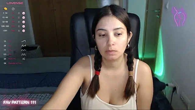 Snapshot of AnnaQueen chatting on December 2024 10:01:01 PM AnnaQueen online show from December 2024 10:01:01 PM