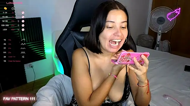 Snapshot of AnnaQueen chatting on September 2025 08:41:02 PM AnnaQueen online show from September 2025 08:41:02 PM