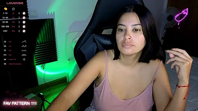 Snapshot of AnnaQueen chatting on October 2025 02:25:02 AM AnnaQueen online show from October 2025 02:25:02 AM