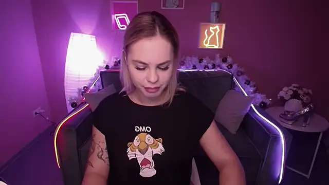 Snapshot of RikaRaily chatting on January 2025 05:22:02 AM RikaRaily online show from January 2025 05:22:02 AM