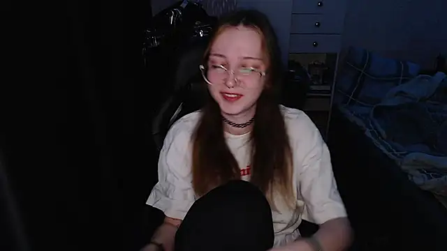 Snapshot of AmeliaKamishiro chatting on November 2025 04:04:01 AM AmeliaKamishiro online show from November 2025 04:04:01 AM