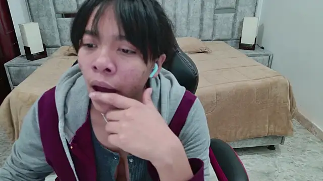 laureentt  online show from April 2026 03:11:01 AM