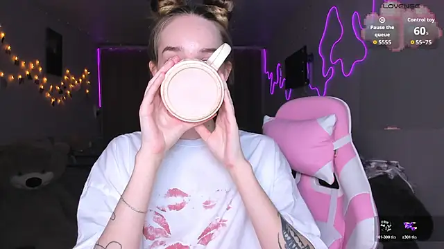 MoonDust online show from March 2026 06:01:01 PM