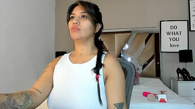 sharlott18 online show from January 2025 12:03:01 PM