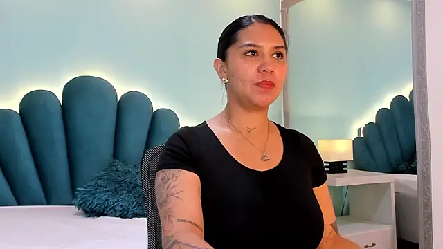 sharlott18 online show from October 2025 01:22:02 PM