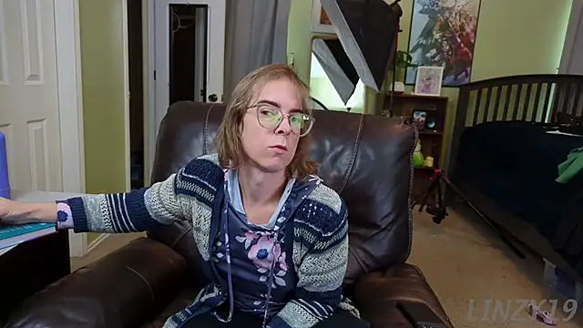 Linzy 19 online show from January 2025 06:41:02 PM