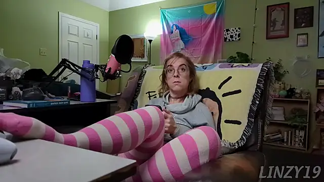 Linzy 19 online show from March 2025 03:15:01 AM